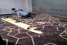 满铺地毯建议自己采购再专业人士施工